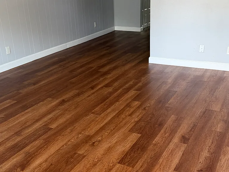 563 W Montrose St #19 — Photo 2