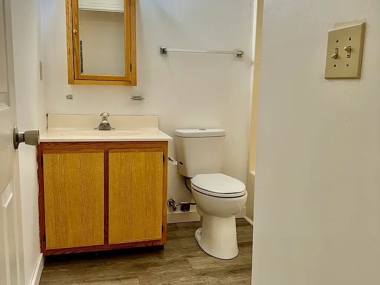 410 Maple Ave #H — Photo 13