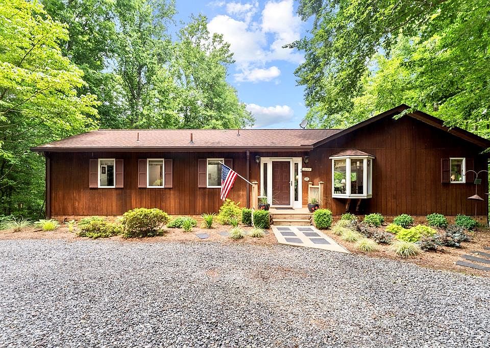1st image of 370 Creek View Ln