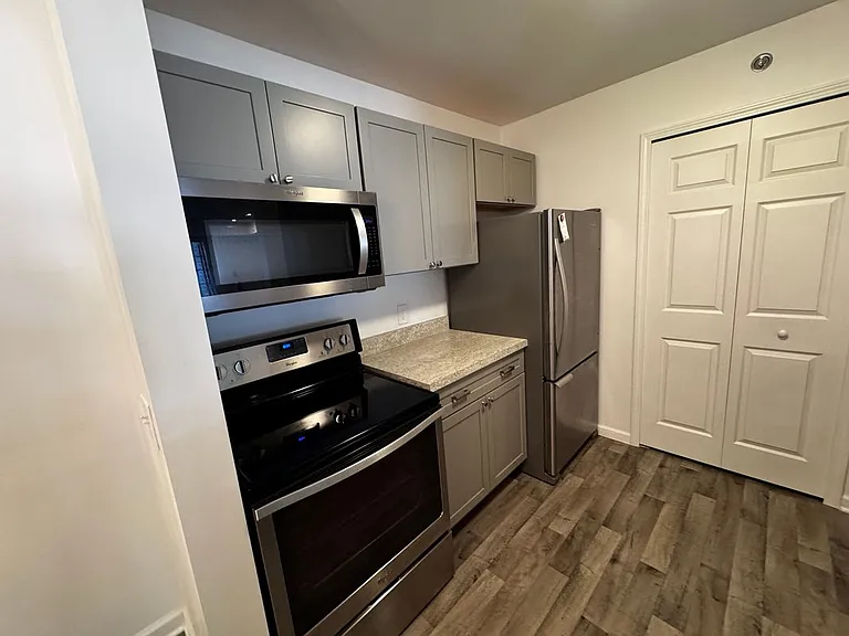 14107 Pinehurst Ln — Photo 10
