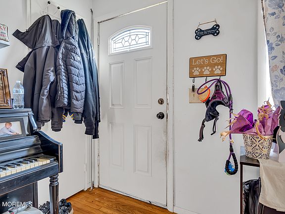 3rd image of 444 Irving Place