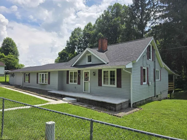 70 Greenbrier Dr, Lost Creek, WV 26385