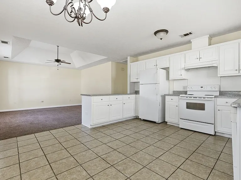 701 Pine Hill Ct #C — Photo 5