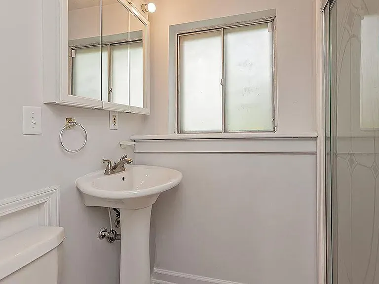 Basement full bathroom