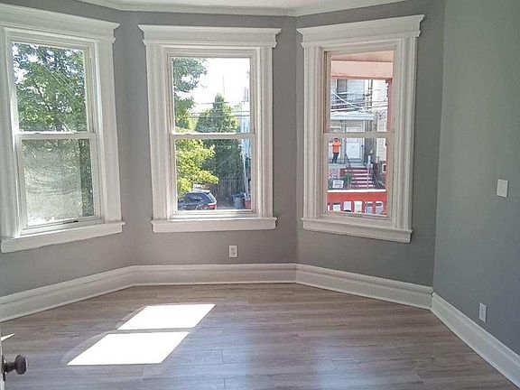 3rd image of 419 S 14th St #1