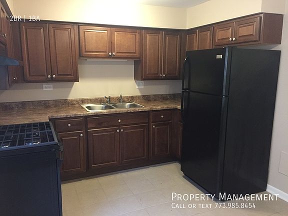 3rd image of 918 Parkwood Dr