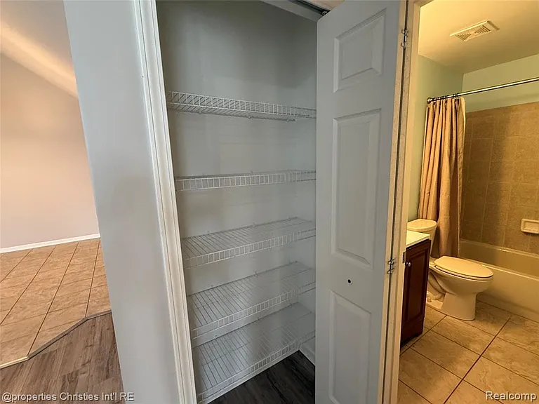 8413 Heywood Cir — Photo 19