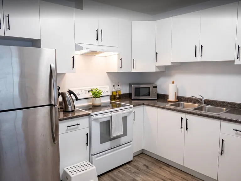 14114 113a Ave #6 — Photo 3