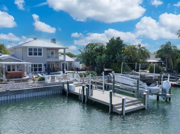 311 S Isle Dr, Saint Pete Beach, FL 33706