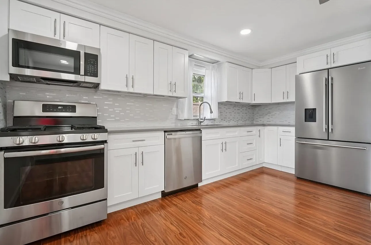 New York Ave, Lyndhurst — Photo 1