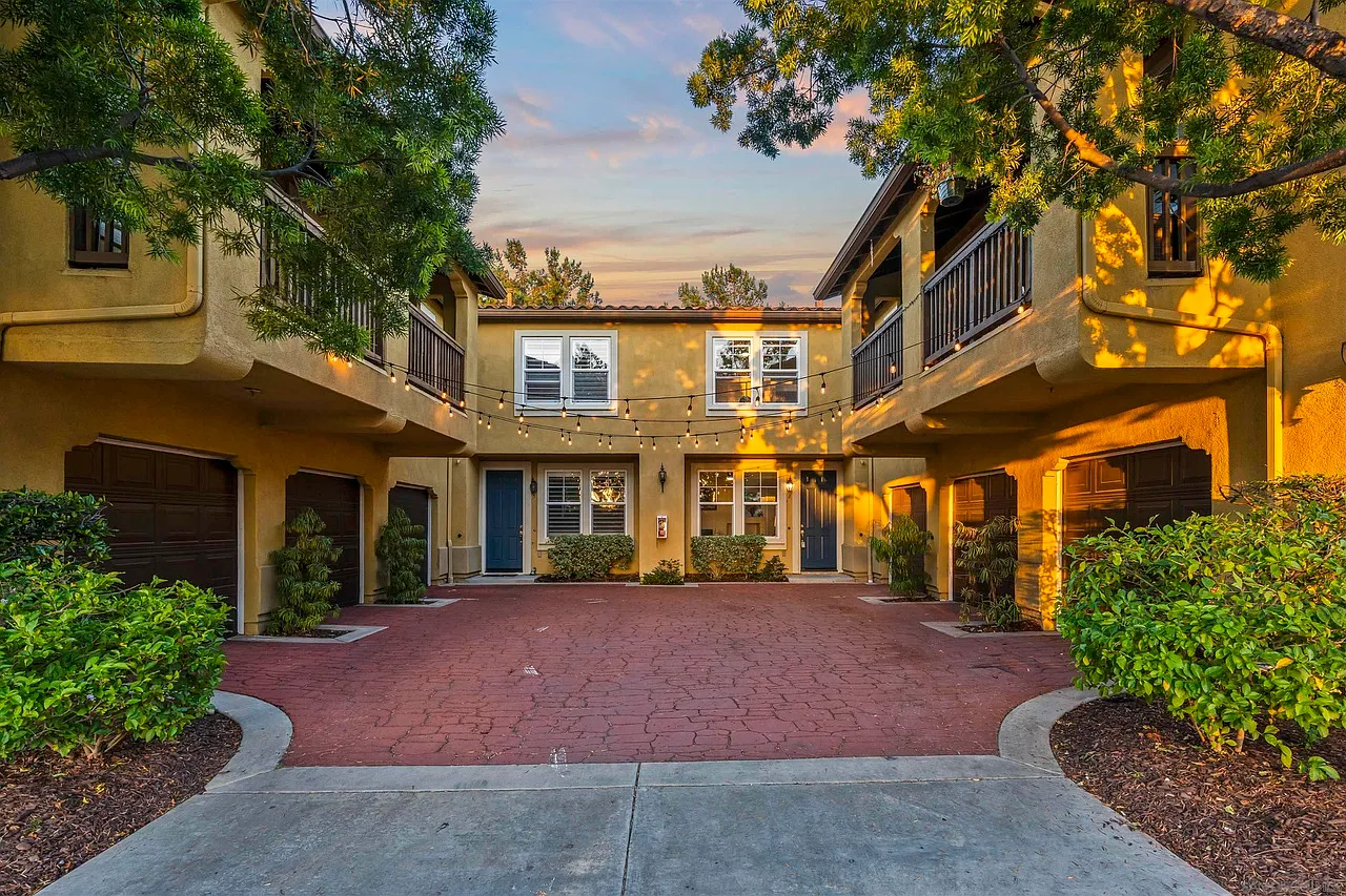 2 bed, 2.5 bath, 1246 sqft, $6,500 — Photo 2