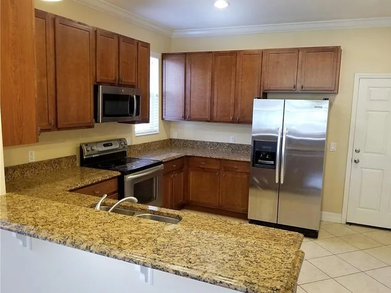 2401 S Shine Ave — Photo 4