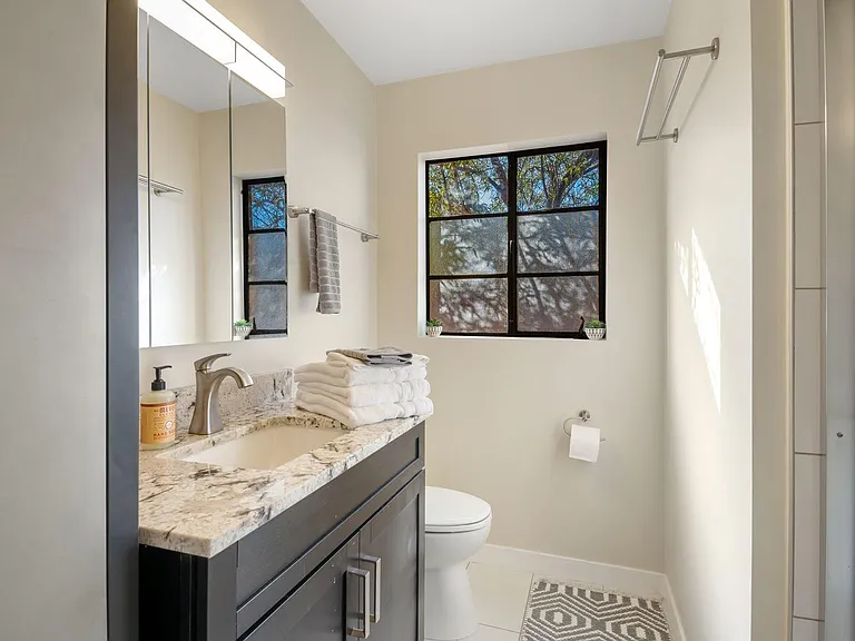 1322 E Miles St — Photo 7