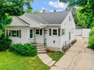 1273 E Walnut St, Green Bay, WI 54301