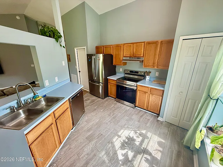 336 Shamrock Ave S — Photo 4