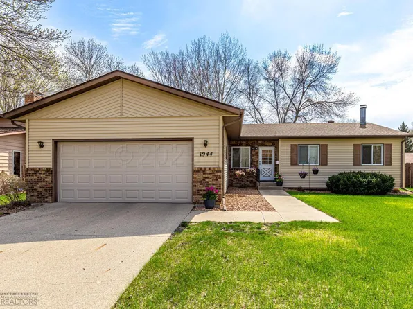 1944 19th St S, Fargo, ND 58103