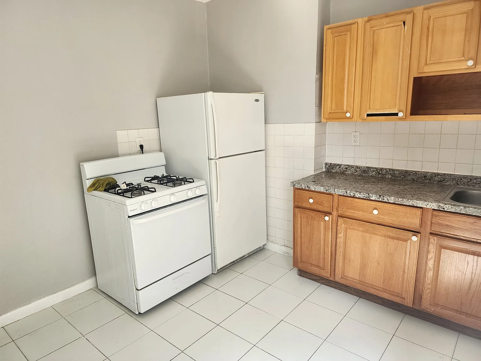 2 bed, 900 sqft, $2,400 — Photo 3