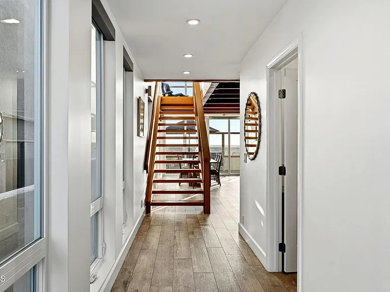 3373 Ocean Dr — Photo 3