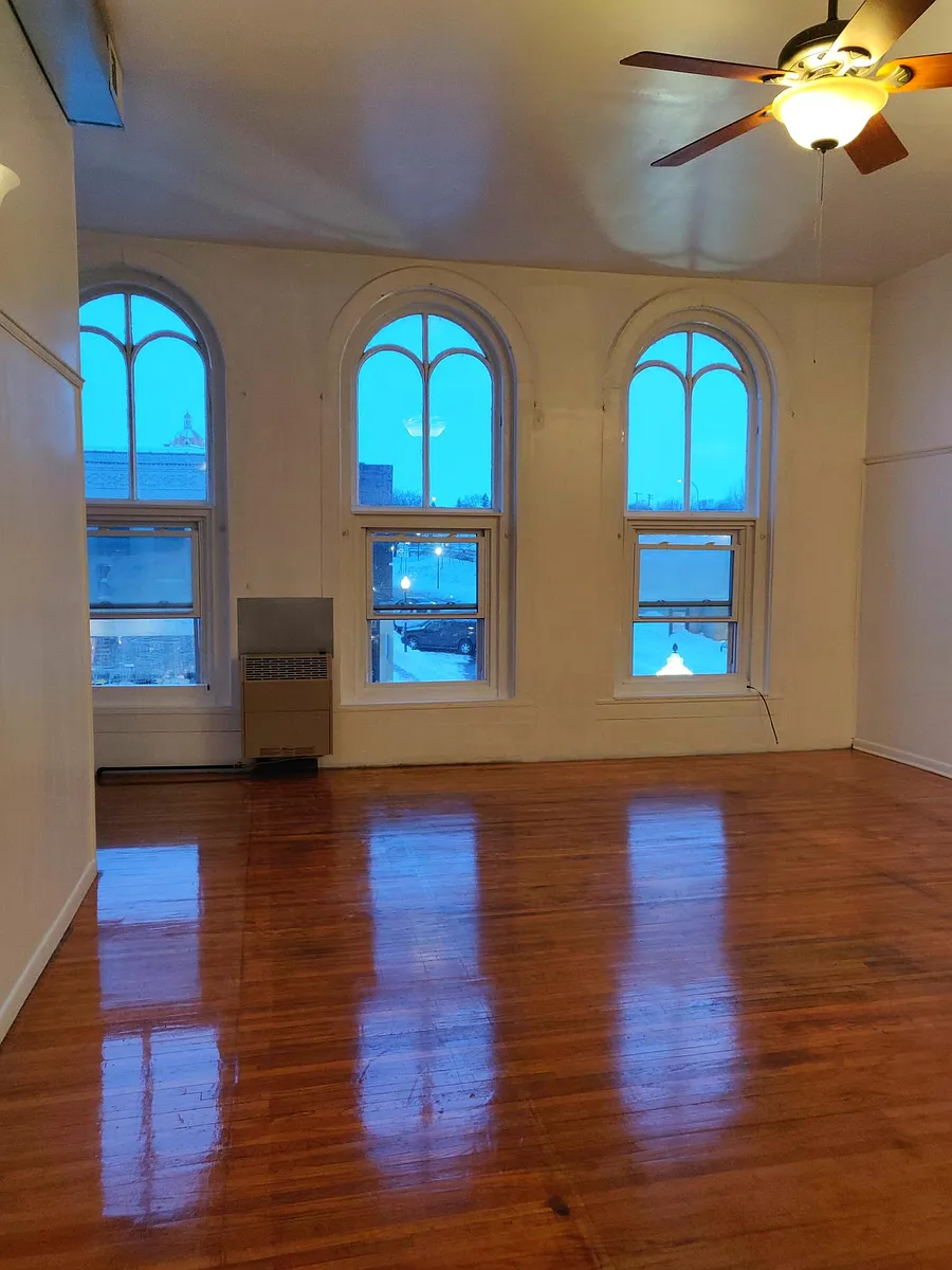 Building Photo - 107 2nd St E #1/2