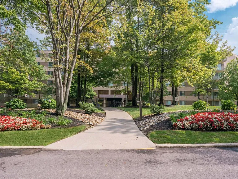 Sherri Park Apartments — Photo 8