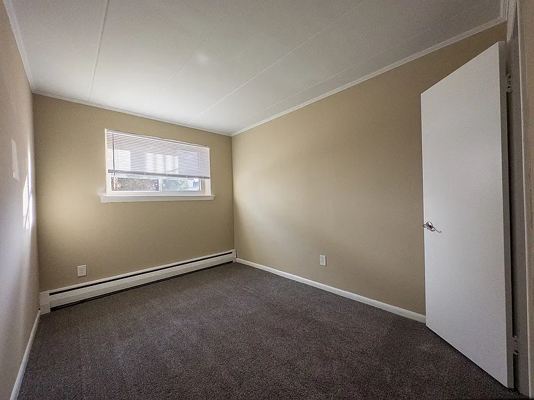 Lincoln Court Apartments — Photo 8