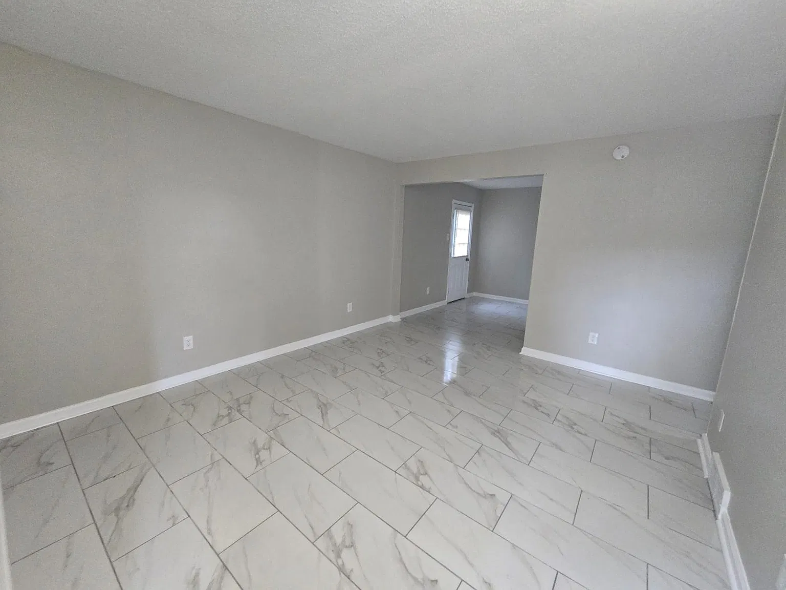 3 bed, 965 sqft, $1,050 — Photo 4