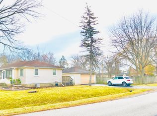 15275 W Walnut Dr, Deerfield, IL 60015