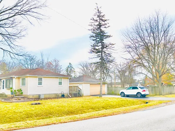 15275 W Walnut Dr, Deerfield, IL 60015