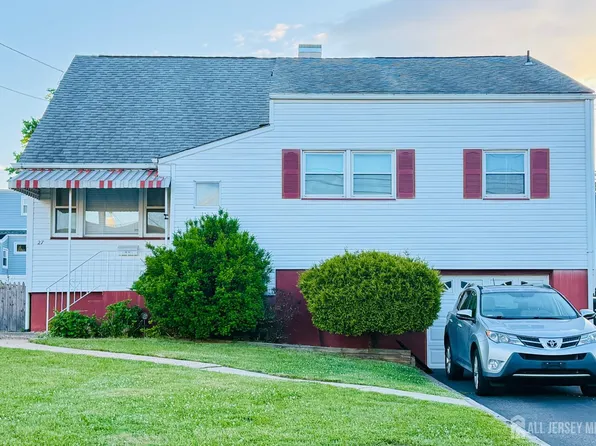 27 Concannon Dr, Fords, NJ 08863