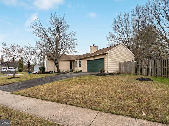 2nd image of 1421 Kingsvale Cir