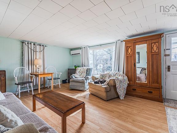 2nd image of 17 Lake Rd