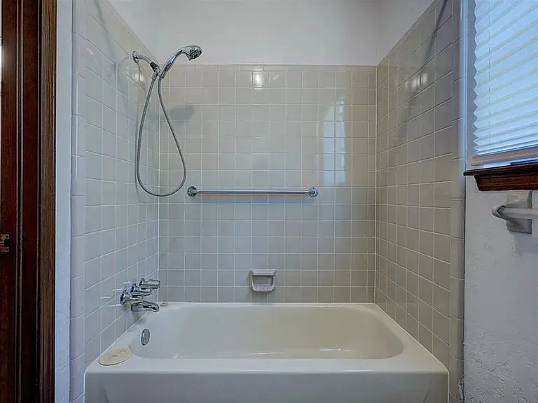 406 Shady Lane Dr — Photo 13