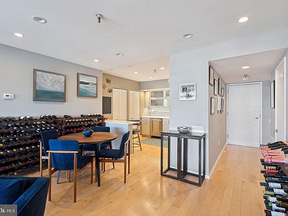 5th image of 3 N Columbus Blvd APT Md307