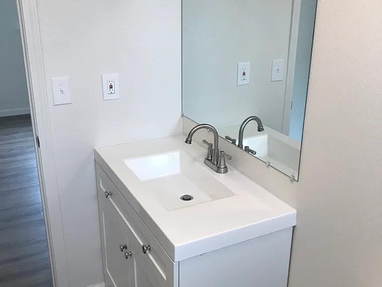 744 E Dennett Ave #104 — Photo 11