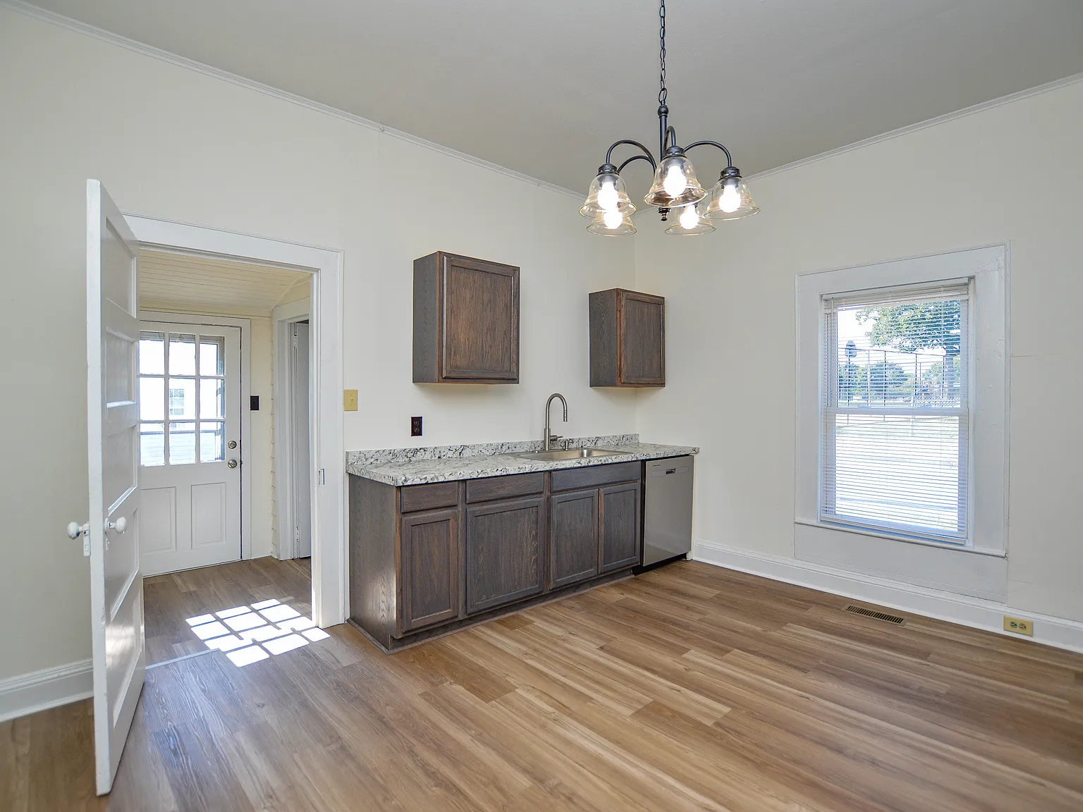 2 bed, 1124 sqft, $1,695 — Photo 4
