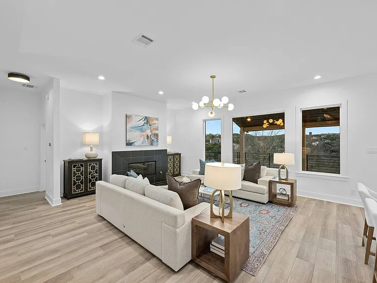 7905 Brightman Ln — Photo 9