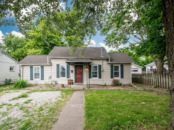 183 W Court St, Farmington, IL 61531