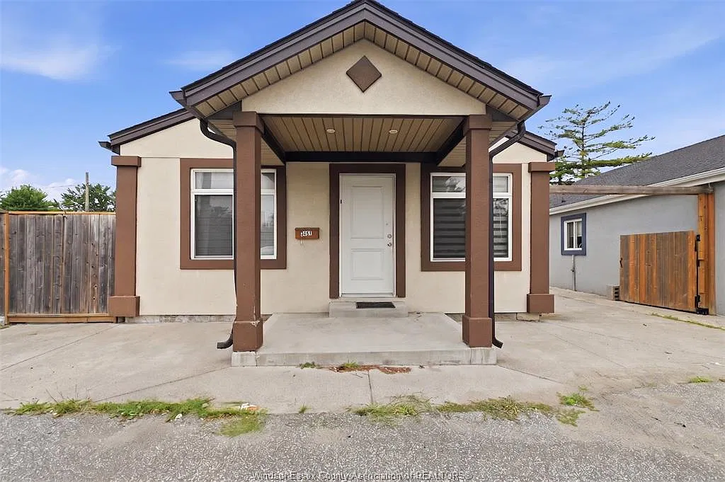 3 bed, $2,300 — Photo 1