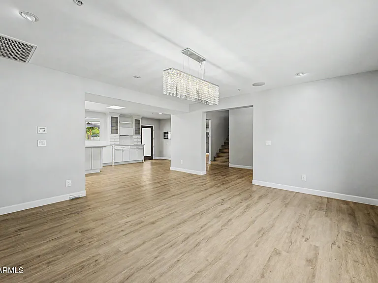 2311 E Colter St — Photo 10