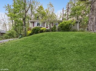 12 Oakwood Dr, Wappingers Falls, NY 12590