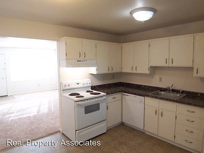 3rd image of 17160 Avondale Way NE