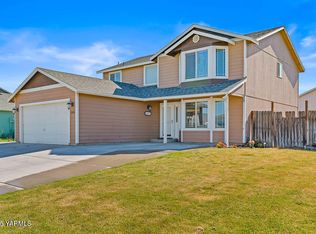 205 N Glacier St, Moxee, WA