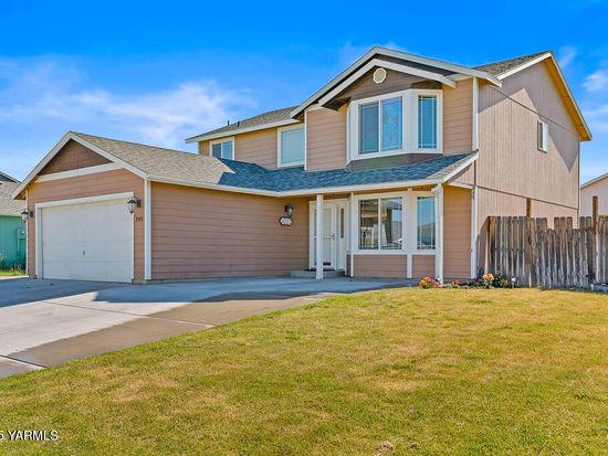 205 N Glacier St, Moxee, WA 98936