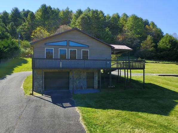 216 River Bottom Ln, Galax, VA 24333