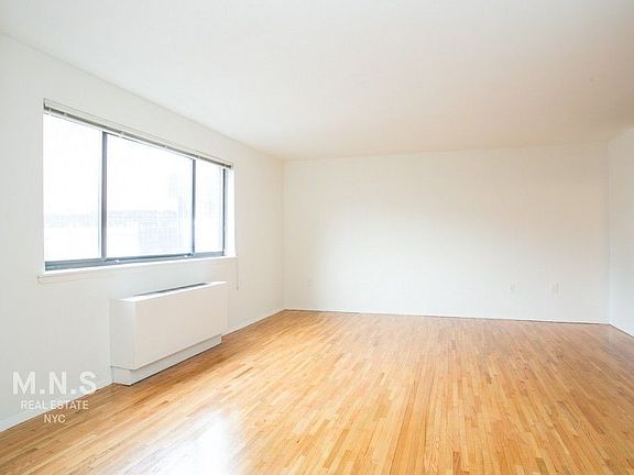 4th image of 309 W 30th St APT 6A