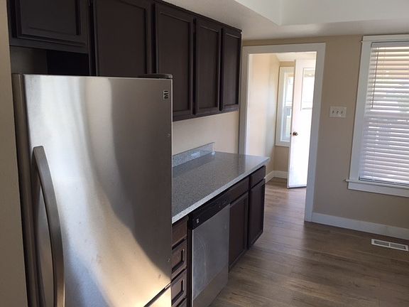 3rd image of 406 2nd St NE
