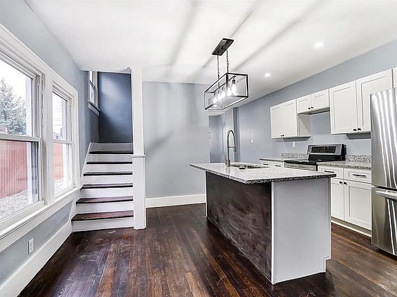4th image of 2432 Wayne Ave #2434