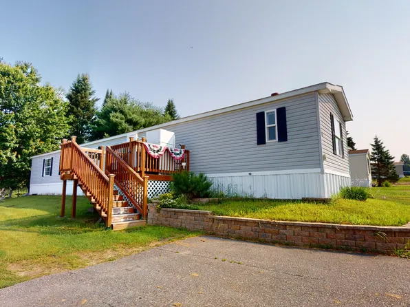 15 Dunlop Avenue, Mechanic Falls, ME 04256