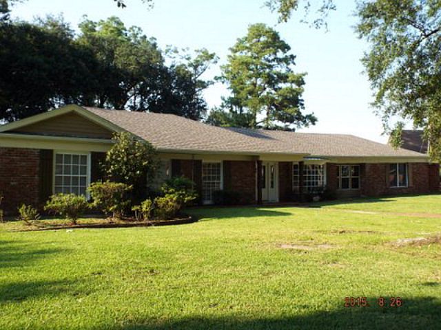 1st image of 802 West Dr