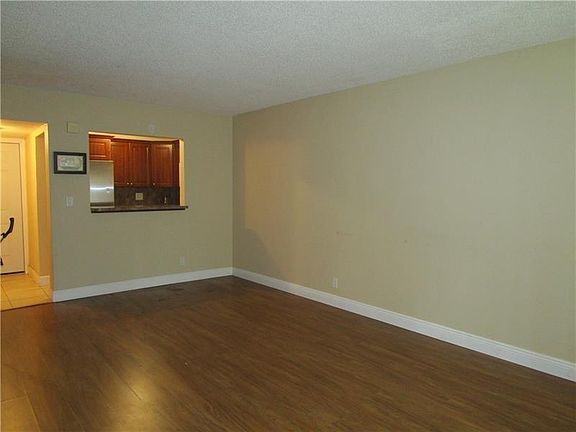 4th image of 101 SE 6th Ave APT 13
